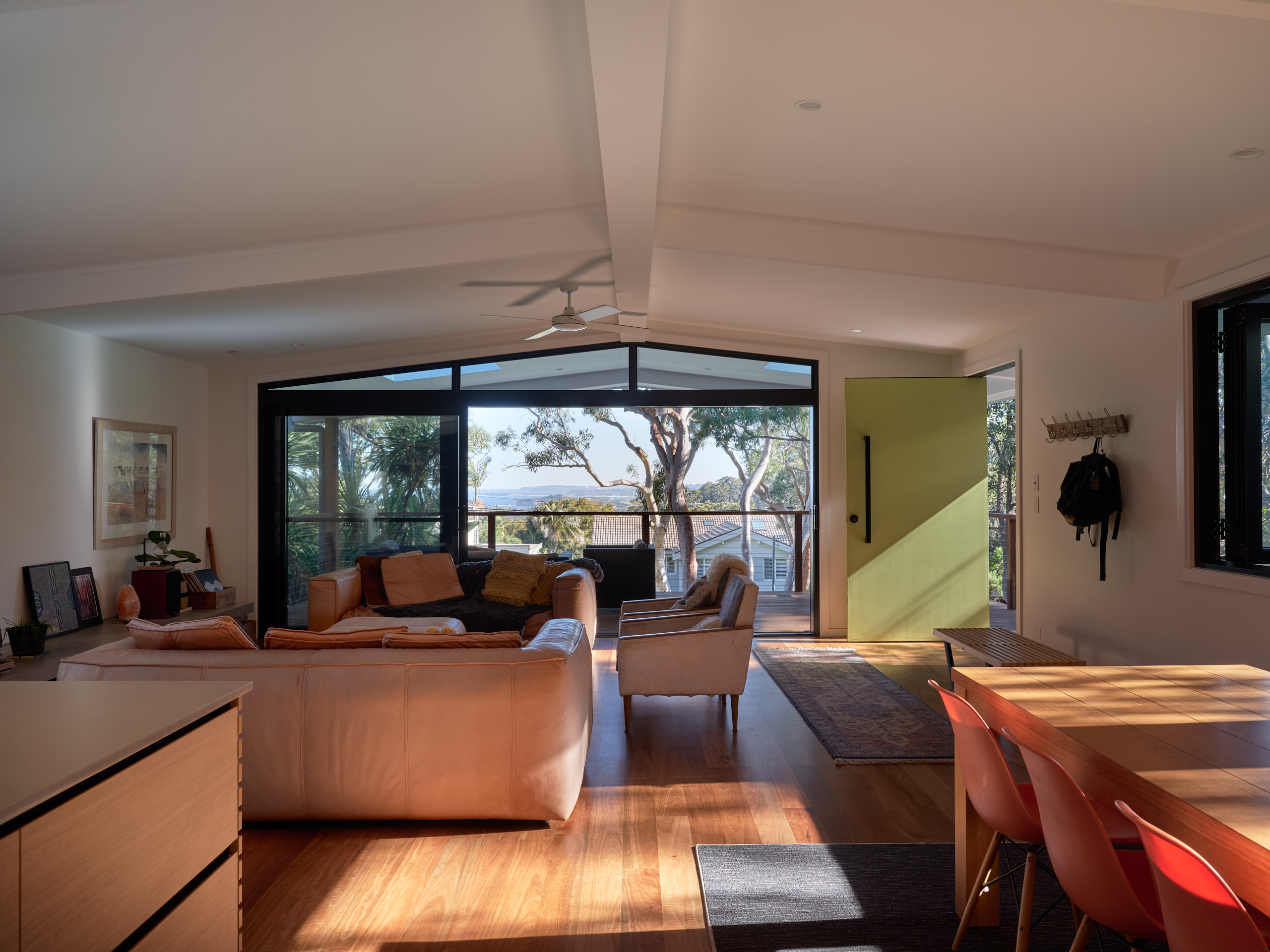 BTP2560px-sRGB_HH-KC-72Outlook-Bilgola3489